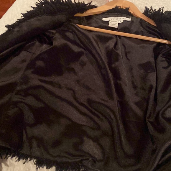 Gently used black crop jacket - Picture 4 of 5